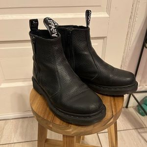 Dr. Martens 2976 Zipper Chelsea Boots